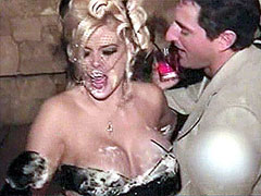 Drunk Anna Nicole Smith goes mad