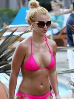 Britney Spears. See samples video with..