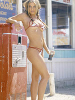 Nude celebrity Carmen Electra free pic #13