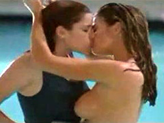 Adorable Denise Richards lesbian kiss..