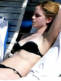 Emma Watson caught by paparazzi in hot..