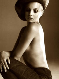 Mena Suvari posing topless and in hot