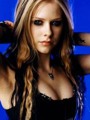 See Avril Lavigne posing in seriously
