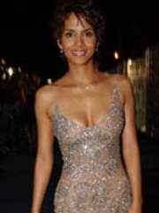 Hot actress Halle Berry in a pumping..