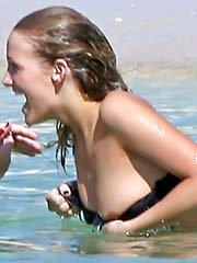 Celeb Ashlee Simpson naked pics, oops!