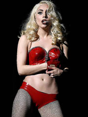 Lady Gaga hot performans in leather red..