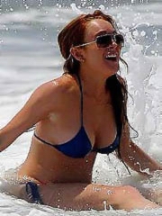 Lindsay Lohan hot body in a little bikini