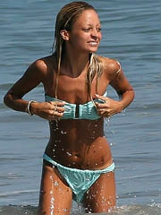 Nicole Richie skinny body in a bikini