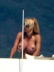 Celebrity Pamela Anderson naked pics,