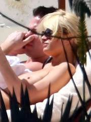 Celebrity Paris Hilton nude pictures.