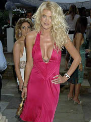 Victoria Silvstedt oops flashes off..