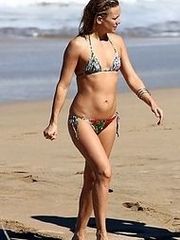 Kate Hudson's sexy body in a bikini at
