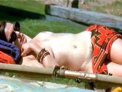 Mummy star Rachel Weisz lays by pool